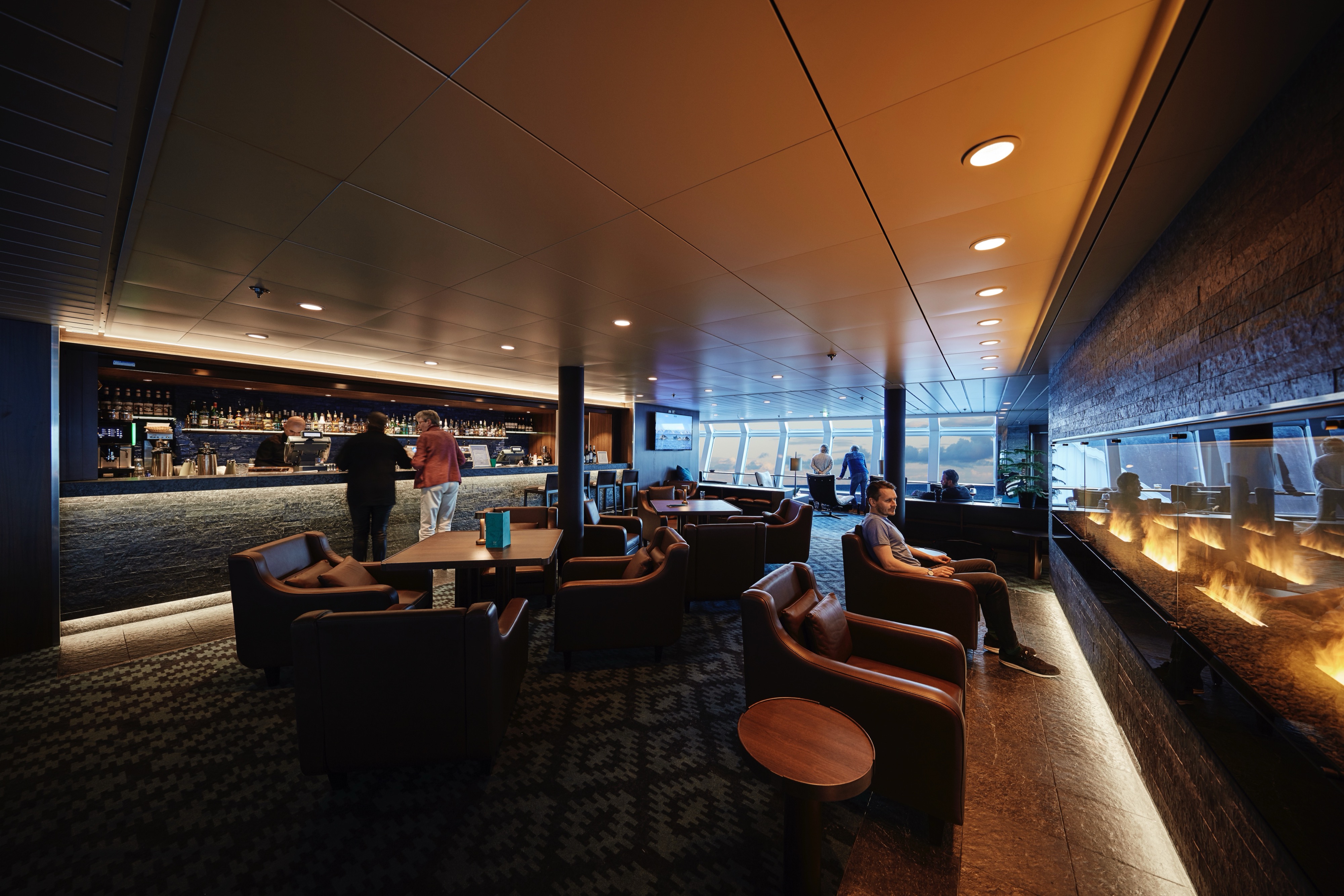 MS Nordkapp - Explorer Lounge & Bar